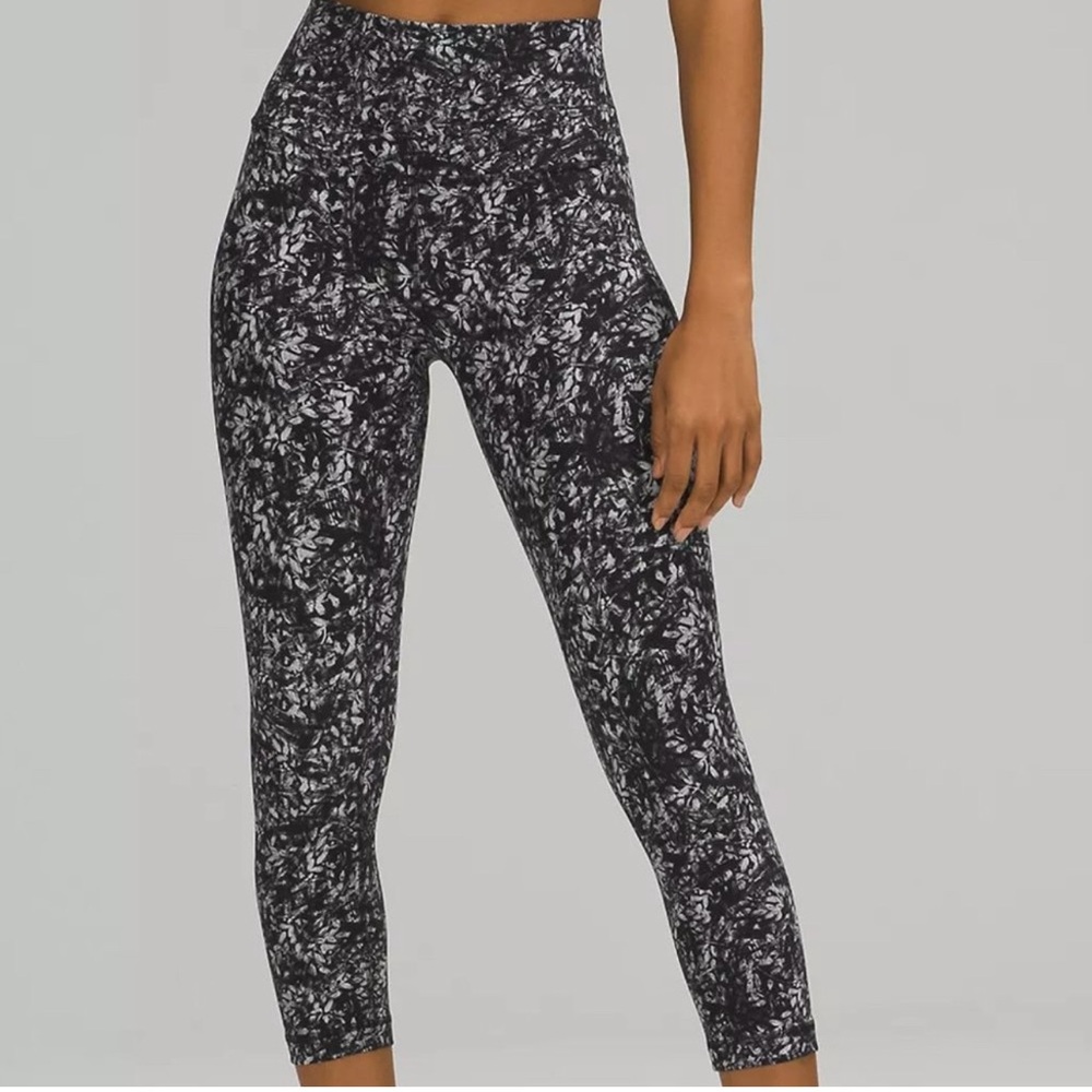 Lululemon Wunder Under Crop *Scallop 24" Achromatize Ice Grey Black | SZ 8